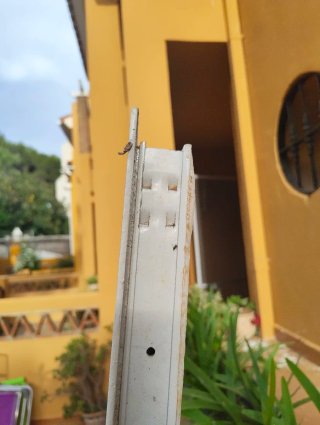 Puerta aluminio blanco con cristales