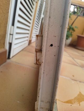 Puerta aluminio blanco con cristales