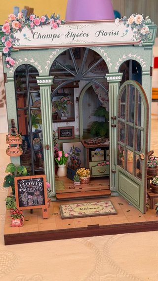 Floristería Champs-Élysées - Book Nook