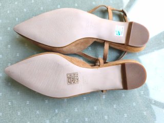 Zapatos Gloria Ortiz Beige con Piedras Moradas