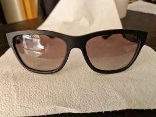 Gafas de sol Prada negras y rojas