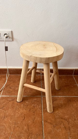 Taburete de madera rústico