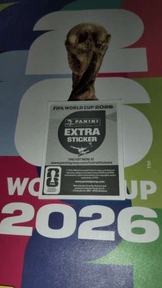 Extra Sticker Panini precio discutible