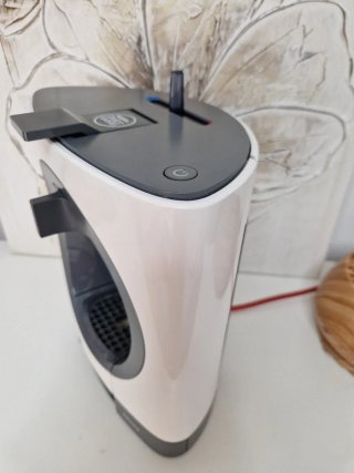 Cafetera Dolce Gusto Blanca y Gris