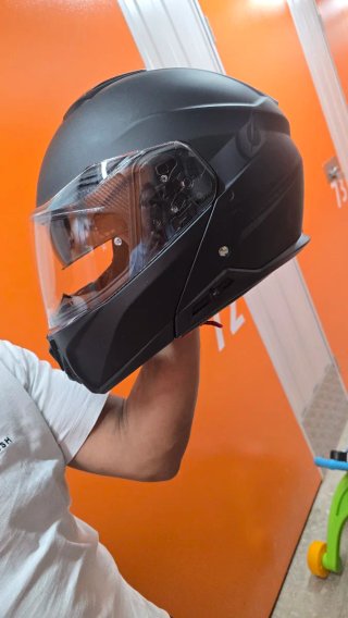 Casco de moto negro