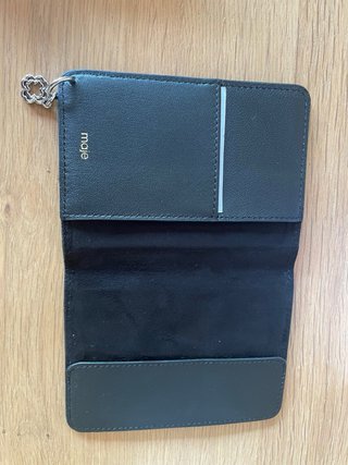 Funda pasaporte Maje piel negra
