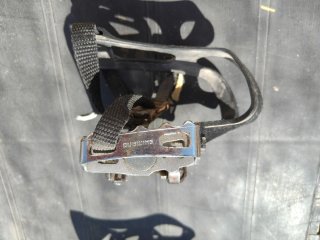 Pedales mixtos Shimano.