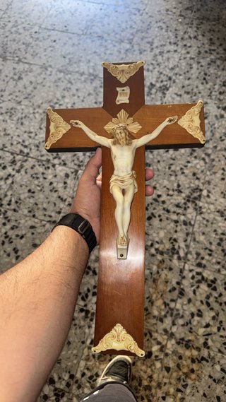 Crucifijo madera mediados siglo XX
