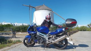 Aprilia SL1000 Falco.