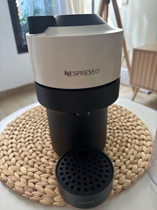 Cafetera Nespresso Vertuo Blanca y Negra (urge)