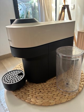 Cafetera Nespresso Vertuo Blanca y Negra (urge)