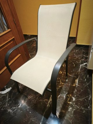 Mesa redonda cristal jardin, 4 butacas