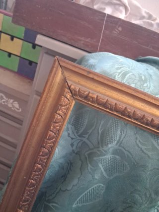 Cornice in legno dorato