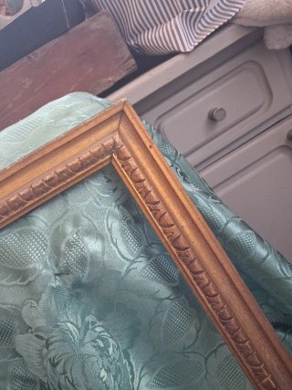 Cornice in legno dorato
