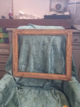 Cornice in legno dorato