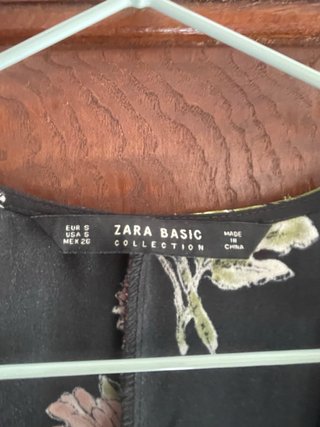 Mono Zara negro estampado floral