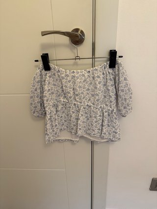 Top Hollister Flores Blanco y Azul