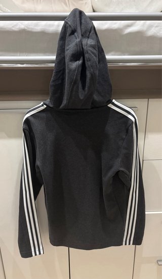 Chaqueta deportiva Adidas gris con capucha