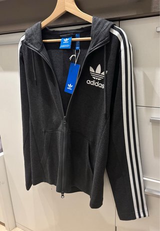 Chaqueta deportiva Adidas gris con capucha