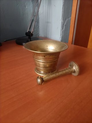 Almirez de bronce con maja