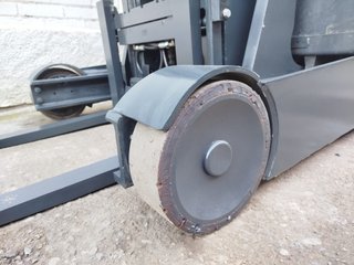 Carretilla Retráctil Linde R12B