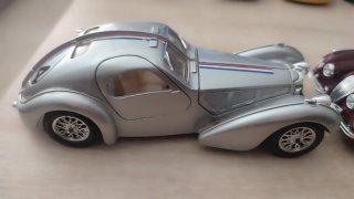 Pack 2 coches 1/24 Bugatti y Jaguar XK 120