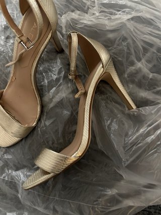 Sandalias Tacón Dorado ALDO Talla 36