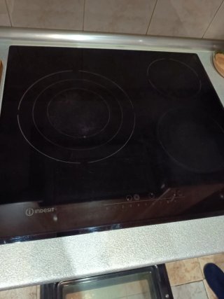 Vitrocerámica y horno Indesit