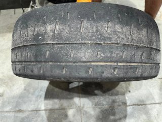 Neumático slick Pirelli RA7 en 16