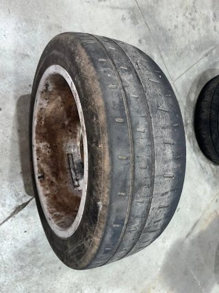 Neumático slick Pirelli RA7 en 16