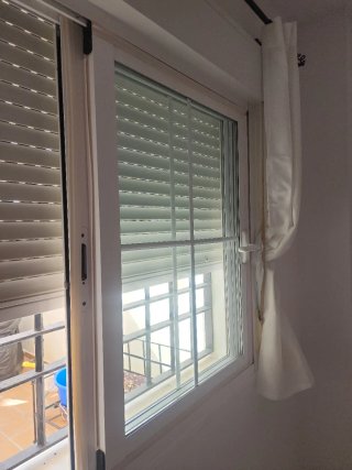 Ventana doble cristal con cajonera