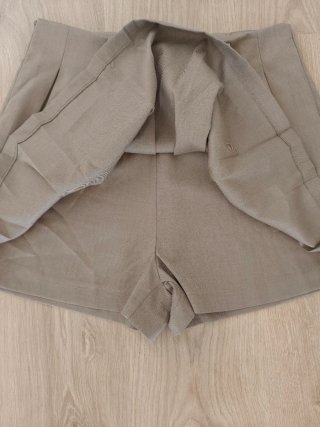 Falda pantalón beige plisada