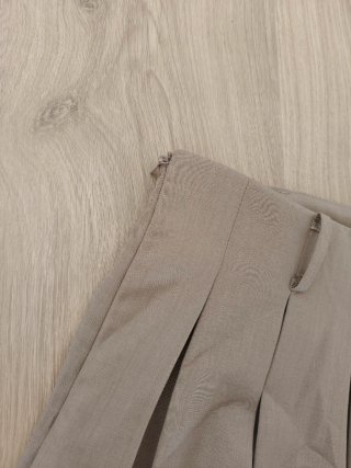 Falda pantalón beige plisada