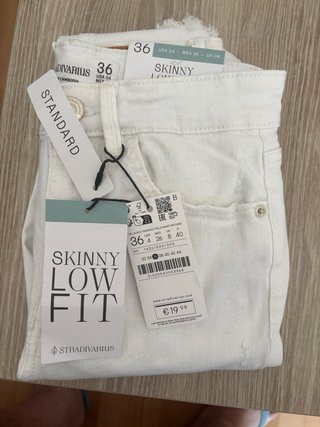 Pantalón vaquero blanco Stradivarius T36