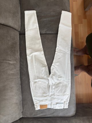 Pantalón vaquero blanco Stradivarius T36