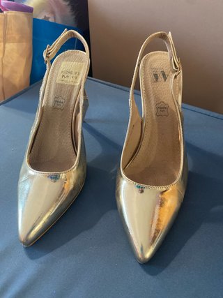 Zapatos de piel dorados destalonados con tacón, 38