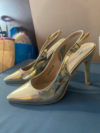 Zapatos de piel dorados destalonados con tacón, 38
