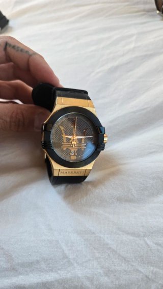 Reloj Maserati Negro y Dorado
