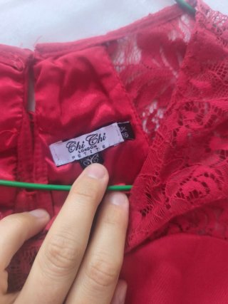 Vestido rojo con encaje