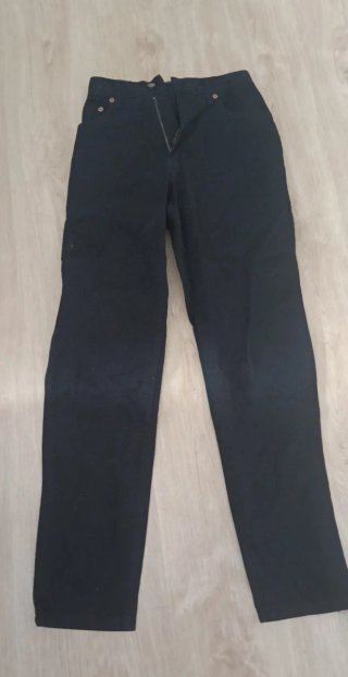 Pantalón vaquero negro