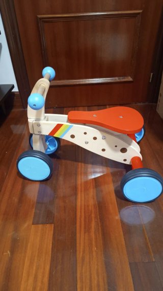 Triciclo de madera para niños