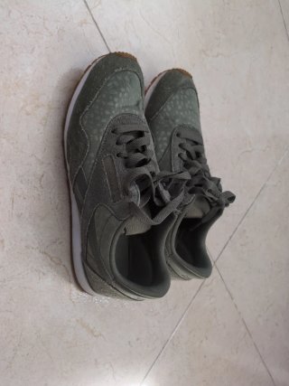 Zapatillas verdes estilo retro