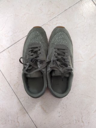 Zapatillas verdes estilo retro
