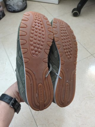 Zapatillas verdes estilo retro