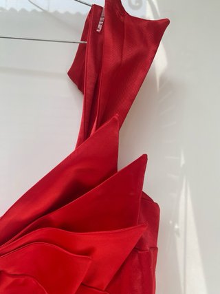Vestido fiesta rojo con lazo satén  Puesto solo un