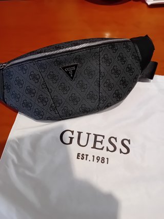 Riñonera Guess Negra