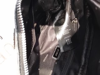 Riñonera Guess Negra
