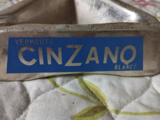 Cenicero Cinzano y 2 botellas originales