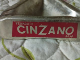 Cenicero Cinzano y 2 botellas originales