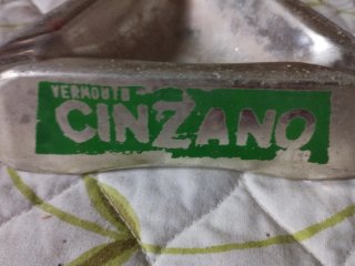 Cenicero Cinzano y 2 botellas originales